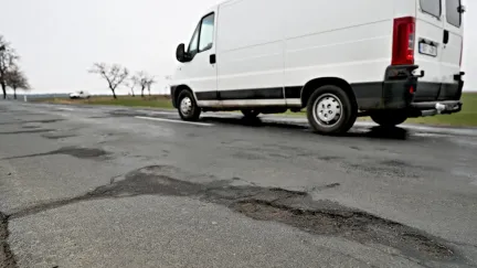 Ze Státního fondu dopravní infrastruktury nedostanou kraje poprvé od roku 2015 na opravu silnic nic