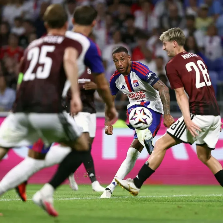 Fotbalisté Sparty prohráli v oslabení odvetu v Lyonu 0:3 a přišli o Ligu mistrů
