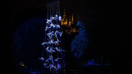 Na Letné v Praze začíná festival nového cirkusu, zve i ke sledování zatmění Slunce