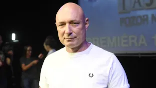 "Ať jsme aspoň malinko za debily!" Landovi málem shořela střecha: Vypalovali vosí hnízdo