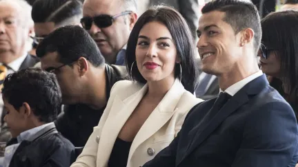 Svatba, na kterou čekaly miliony fanoušků, je konečně tady. Cristiano Ronaldo si po deseti letech vzal Georginu