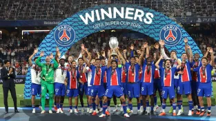 Fotbalisté PSG obhájili vítězství v Superpoháru, porazili Aston Villu 2:1