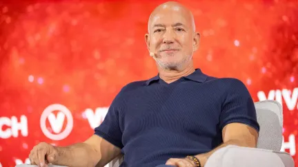 Zakladatel Amazonu Bezos je spolumajitelem fotbalového Liverpoolu