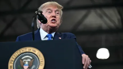 Trump poznamenal, že po porážce Íránu prohlásí Hormuzský průliv za území USA