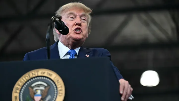 Trump poznamenal, že po porážce Íránu prohlásí Hormuzský průliv za území USA