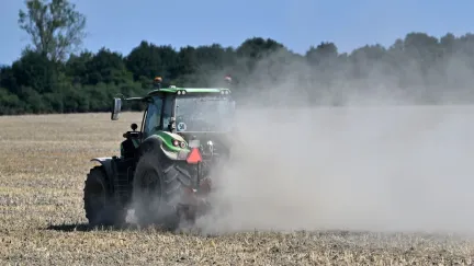 Zemědělci dostanou kvůli suchu mimořádnou podporu 3,8 mld. Kč a úlevy v dotacích