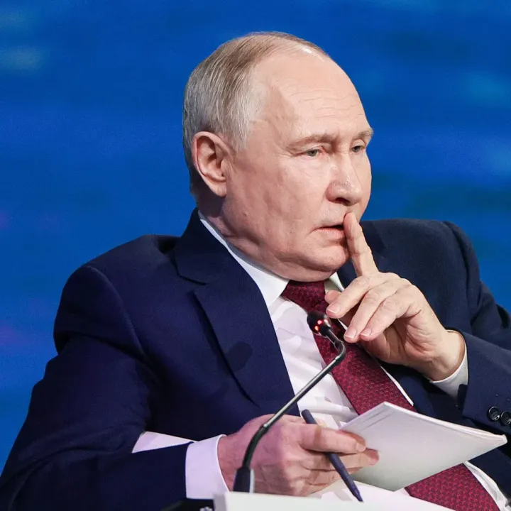 Ukrajinské útoky způsobují škody, ty ale nejsou kritické, prohlásil Putin