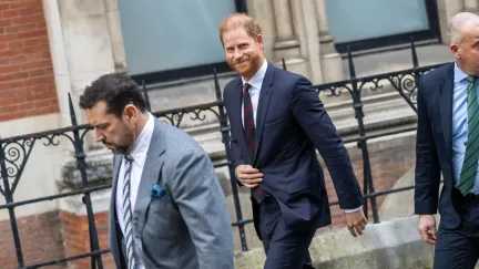 Princ Harry kvůli prohranému soudnímu sporu uhradí Daily Mailu 9,5 milionu liber