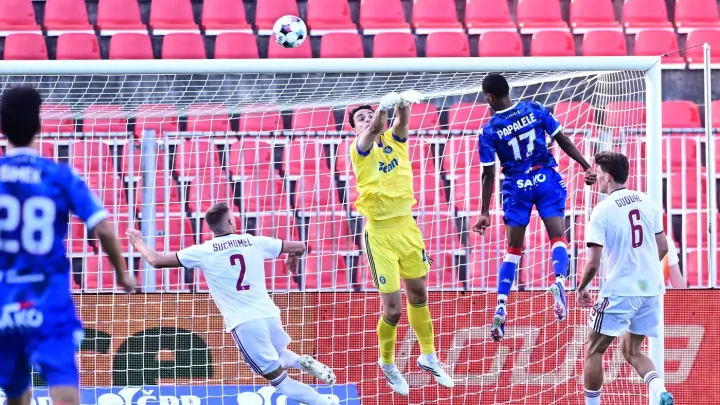 Fotbalisté Sparty deklasovali v Brně Artis 4:0 a poprvé v sezoně zvítězili venku
