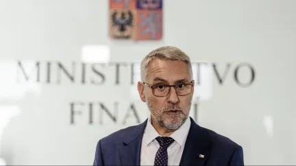 Metnar: Zakážeme prodej obohaceného technického konopí nebo výrobu z CBD