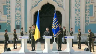 Ukrajina chce mír, Rusku ale požadované území nenechá, prohlásil Zelenskyj