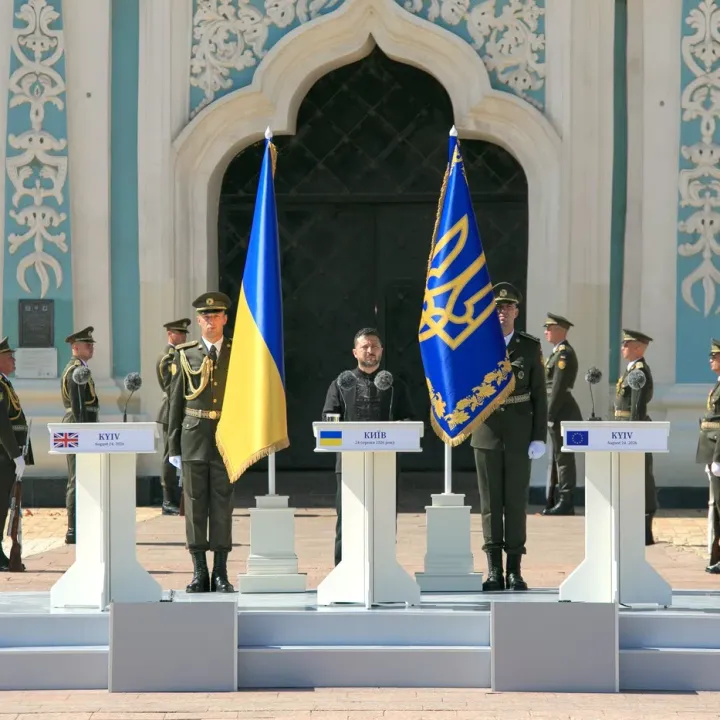 Ukrajina chce mír, Rusku ale požadované území nenechá, prohlásil Zelenskyj