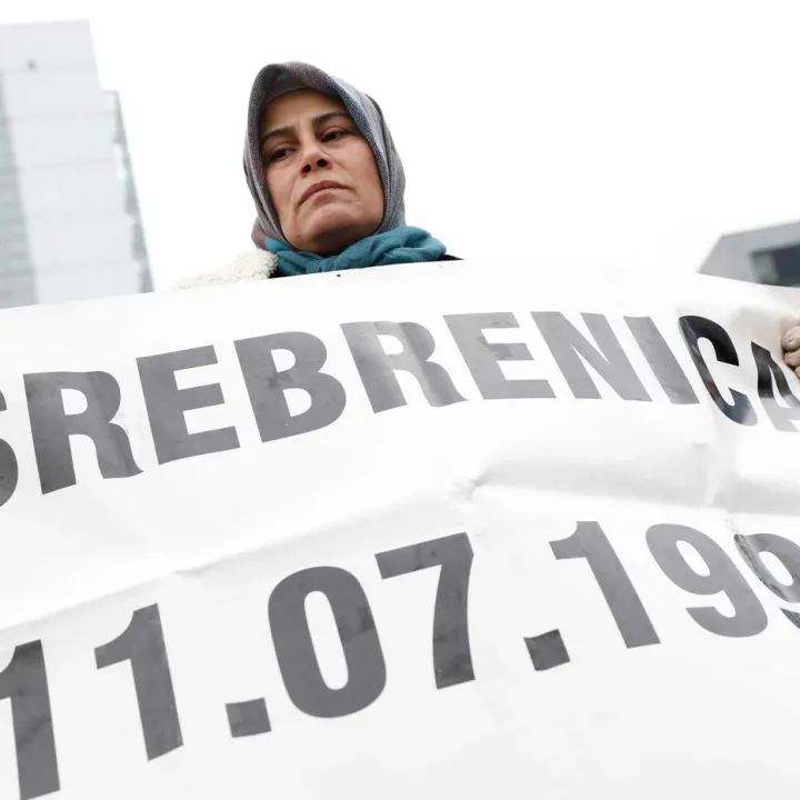 Válečný zločinec Mladić bude mít v Srbsku státní pohřeb