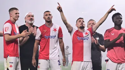 Fotbalisté Slavie zvítězili v derby na Spartě 3:0 a bez porážky vedou ligu