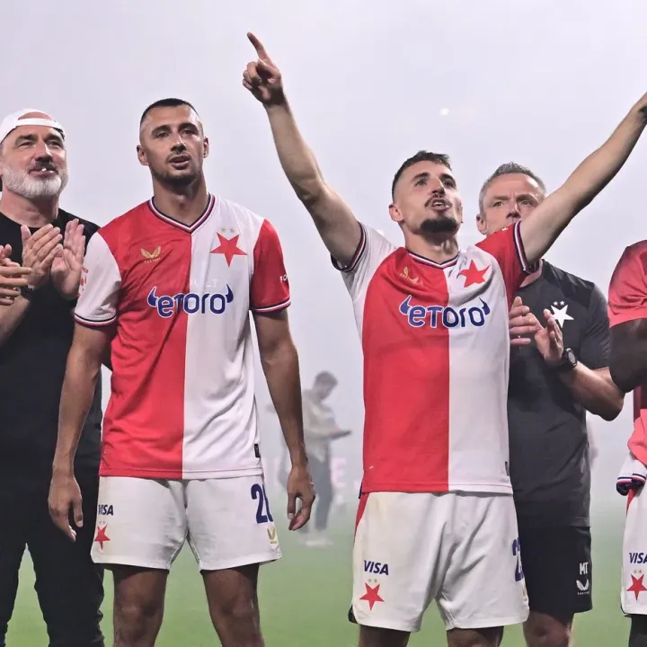 Fotbalisté Slavie zvítězili v derby na Spartě 3:0 a bez porážky vedou ligu