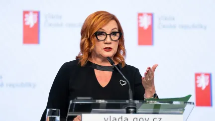 Schodek rozpočtu by měl příští rok vzrůst na 389 mld. Kč, opozice to kritizuje