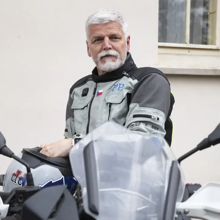 Na jízdu Prahou vyrazila kolona 800 motorkářů v čele s prezidentem Pavlem