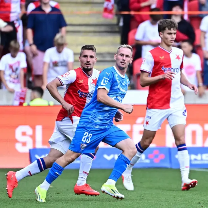 Fotbalisté Slavie v přímém souboji o první místo v lize rozdrtili Zbrojovku 4:0