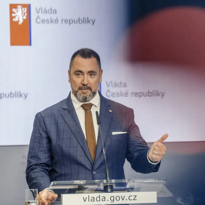 Červený: V NP Šumava unikají do půdy toxické látky po československé armádě
