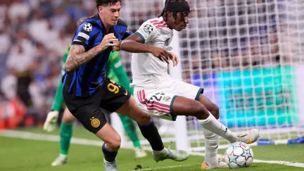 Real ve fotbalové Lize mistrů porazil 2:1 Inter, Linec bez Daňka prohrál s AEK