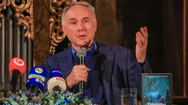 Štáb Netflixu natáčí v Praze seriál podle knihy Dana Browna Tajemství všech tajemství