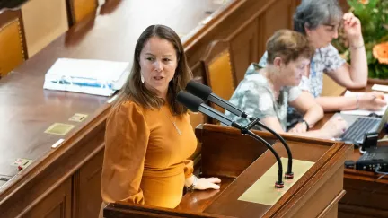 Část opozice zablokovala zrychlené schválení novely o zmrazení platů politiků