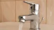 Hygienici doporučují kvůli olovu v obcích u Prahy pít pouze balenou vodu