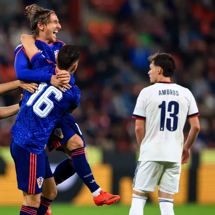 Čeští fotbalisté v premiéře pod španělským koučem Deniou prohráli s Chorvaty 1:2