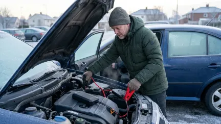 Než přijdou mrazy a auto nechytí: Action prodává multifunkční startér za třetinu ceny značkové konkurence