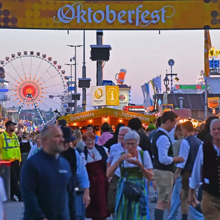 Mnichovské slavnosti Oktoberfest letos navštívilo rekordních 7,4 milionu lidí