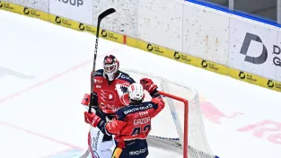 Hokejisté Pardubic přestříleli ve šlágru kola Spartu 6:4 a dál nahánějí Třinec