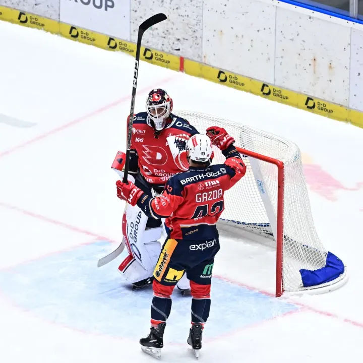 Hokejisté Pardubic přestříleli ve šlágru kola Spartu 6:4 a dál nahánějí Třinec