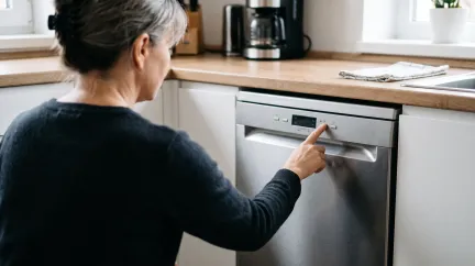 Úsporný program myčky běží dlouhé hodiny, a proto ho nezapínáte? Test ukázal, který je ve skutečnosti nejdražší