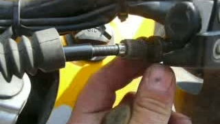 vůle spojkové páčky F 650 GS