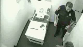 Ožrala na policejní stanici