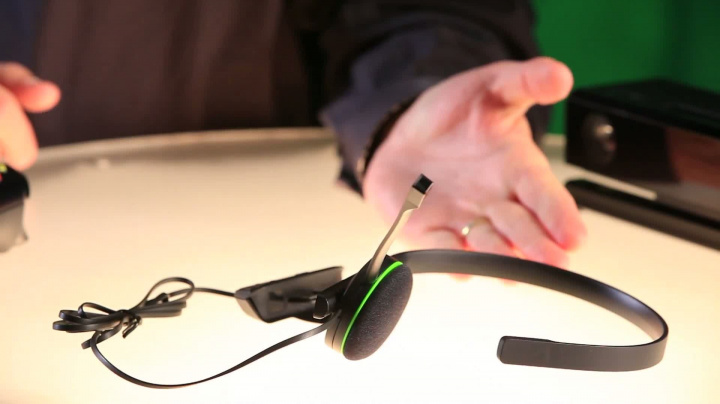 Xbox One - rozbalování krabice s konzolí