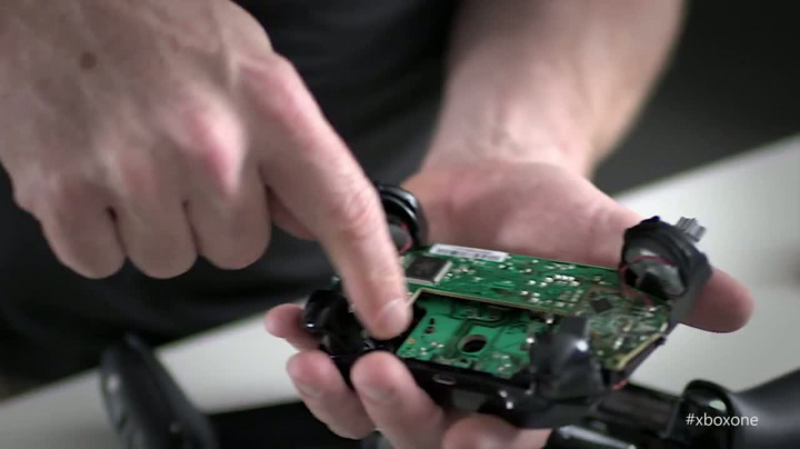 Xbox One - představení ovladače