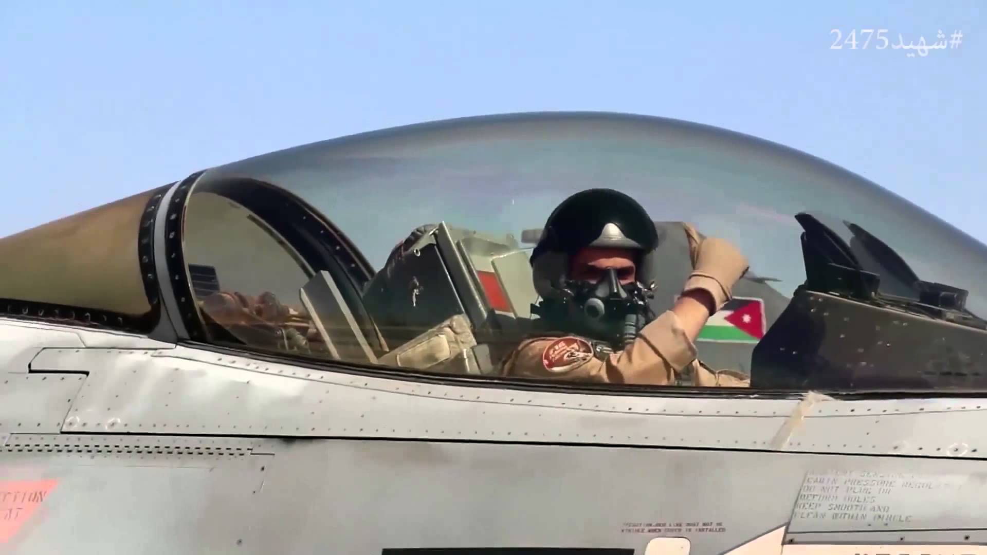 'To je pro vás, nepřátelé islámu,' píšou jordánští piloti na bomby, které shazují na IS