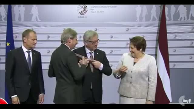 Bodrý šibal Jean-Claude Juncker aneb jak se zdraví na evropské půdě