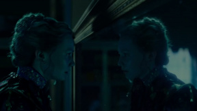 Alenka v Říši divů: Za zrcadlem