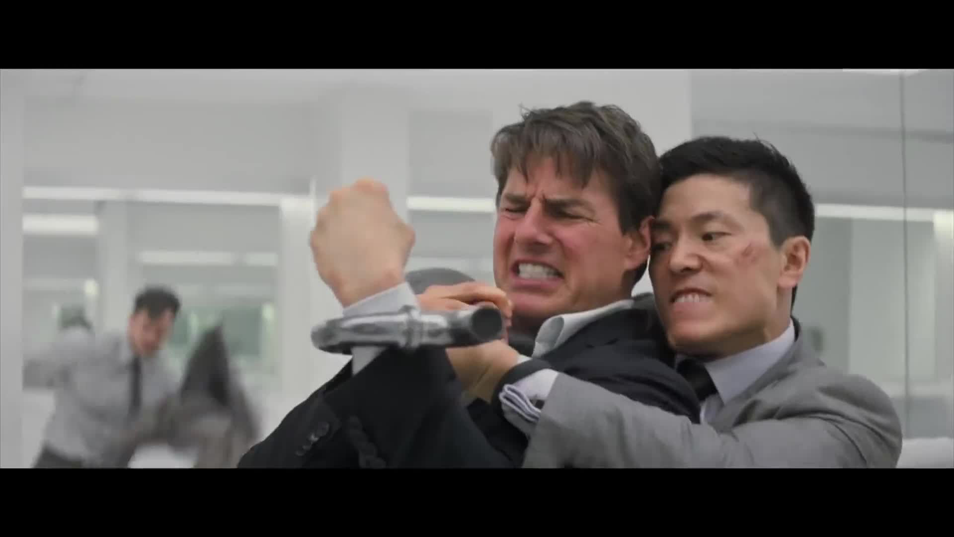 Mission: Impossible - Fallout (2018) - souboj na toaletách
