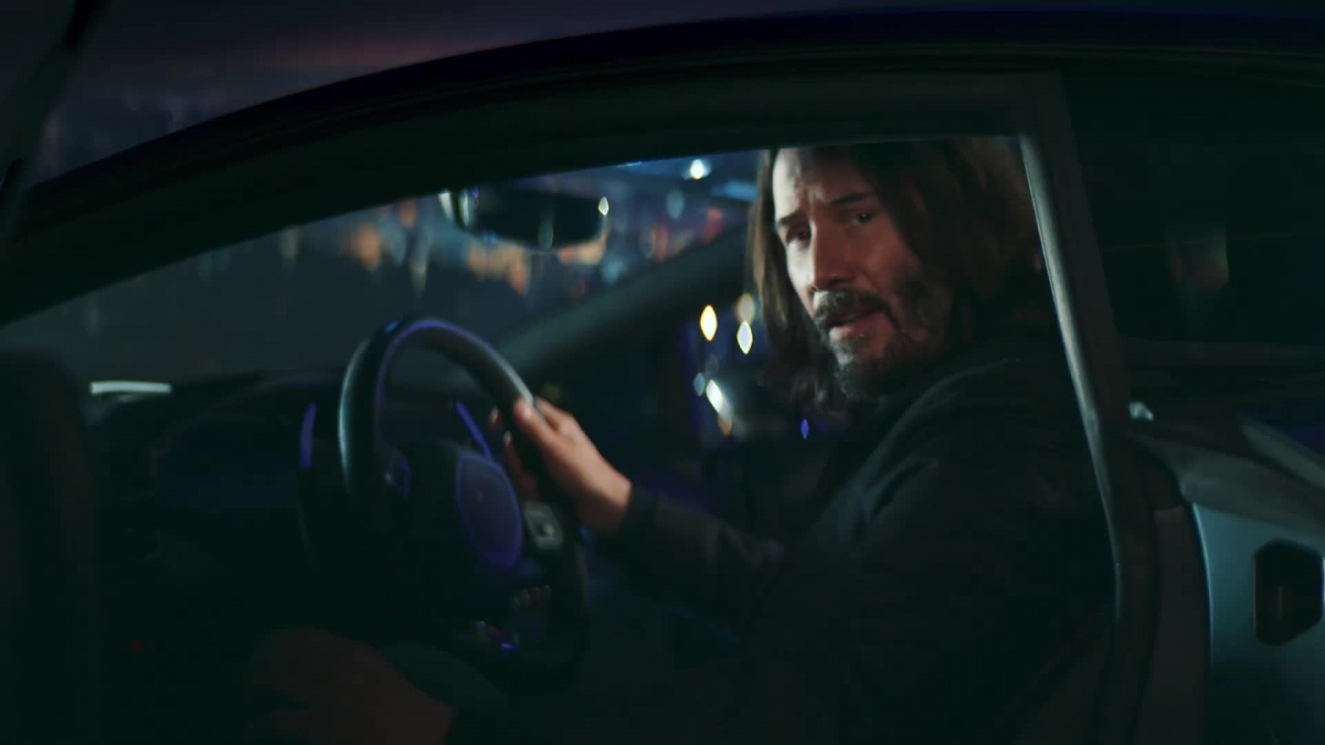 „Užívej dne,“ nabádá Keanu Reeves v reklamě na Cyberpunk 2077